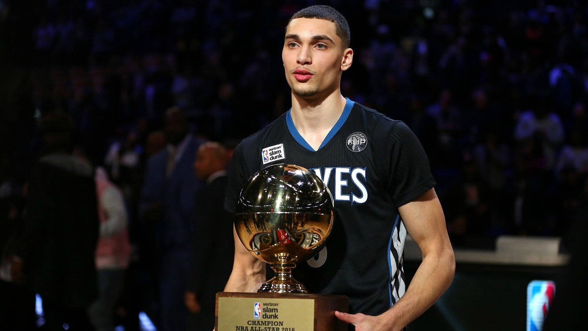 世界杯预选赛焦点战，新疆队拿下快船？一场跨越时空的篮球对话