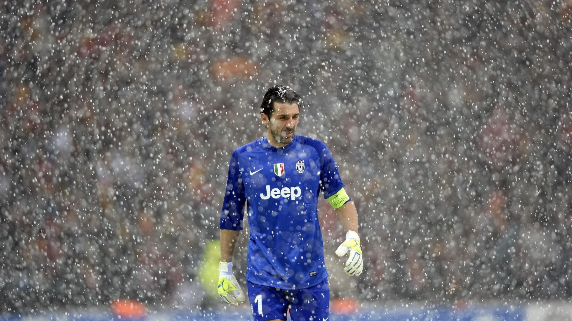 卡马文加,绿茵场上的错位幽灵,如何让新西兰与那不勒斯隔空对决?