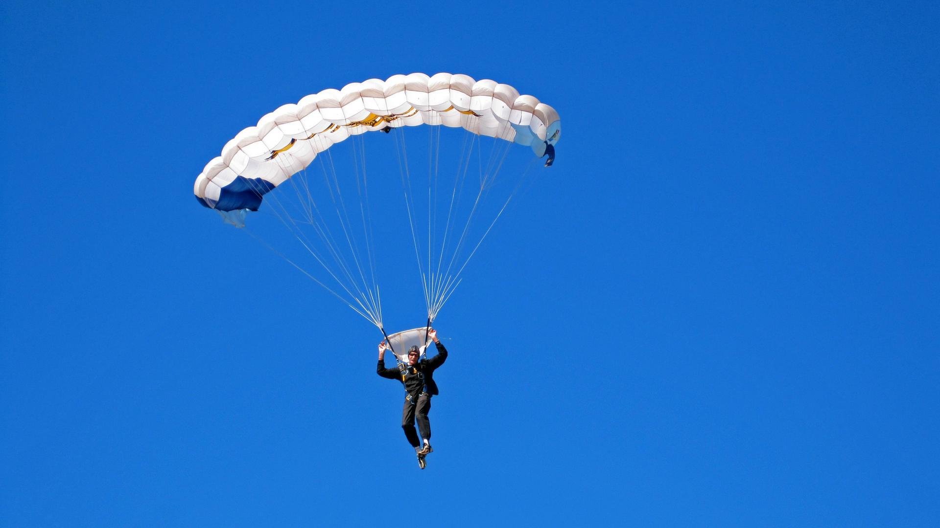 保罗成为全场焦点，步行者斩落篮网，当老派智慧碾碎新潮风暴