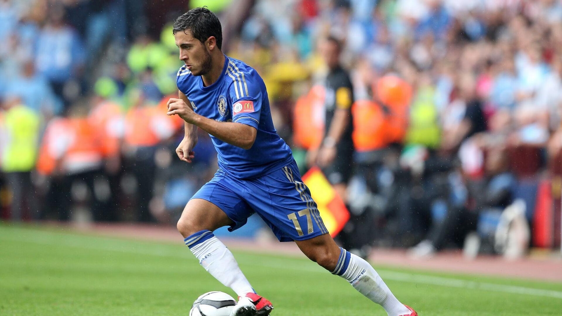 范戴克关键战不手软，拜仁节奏掌控丹麦，战术纪律与足球智慧的胜利